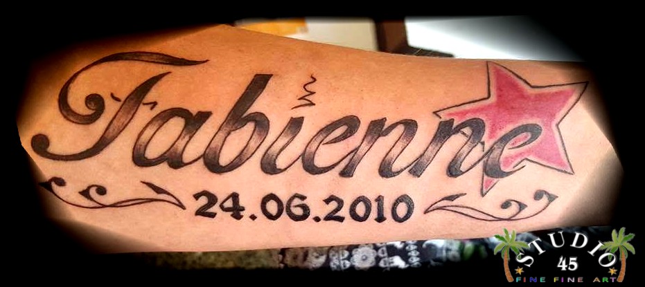 Schriftzug Unterarm Fabienne roter Stern Datum Recklinghausen STUDIO 45